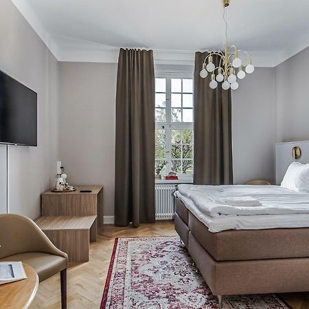 Livgrenadjaermaessen Hotell-Fest-Konferens リンシェーピング エクステリア 写真