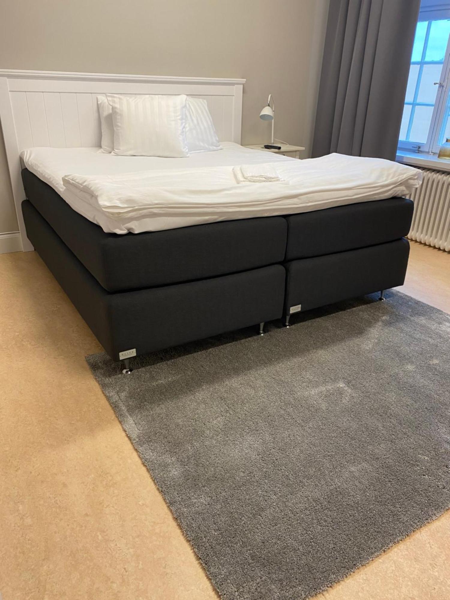 Livgrenadjaermaessen Hotell-Fest-Konferens リンシェーピング エクステリア 写真