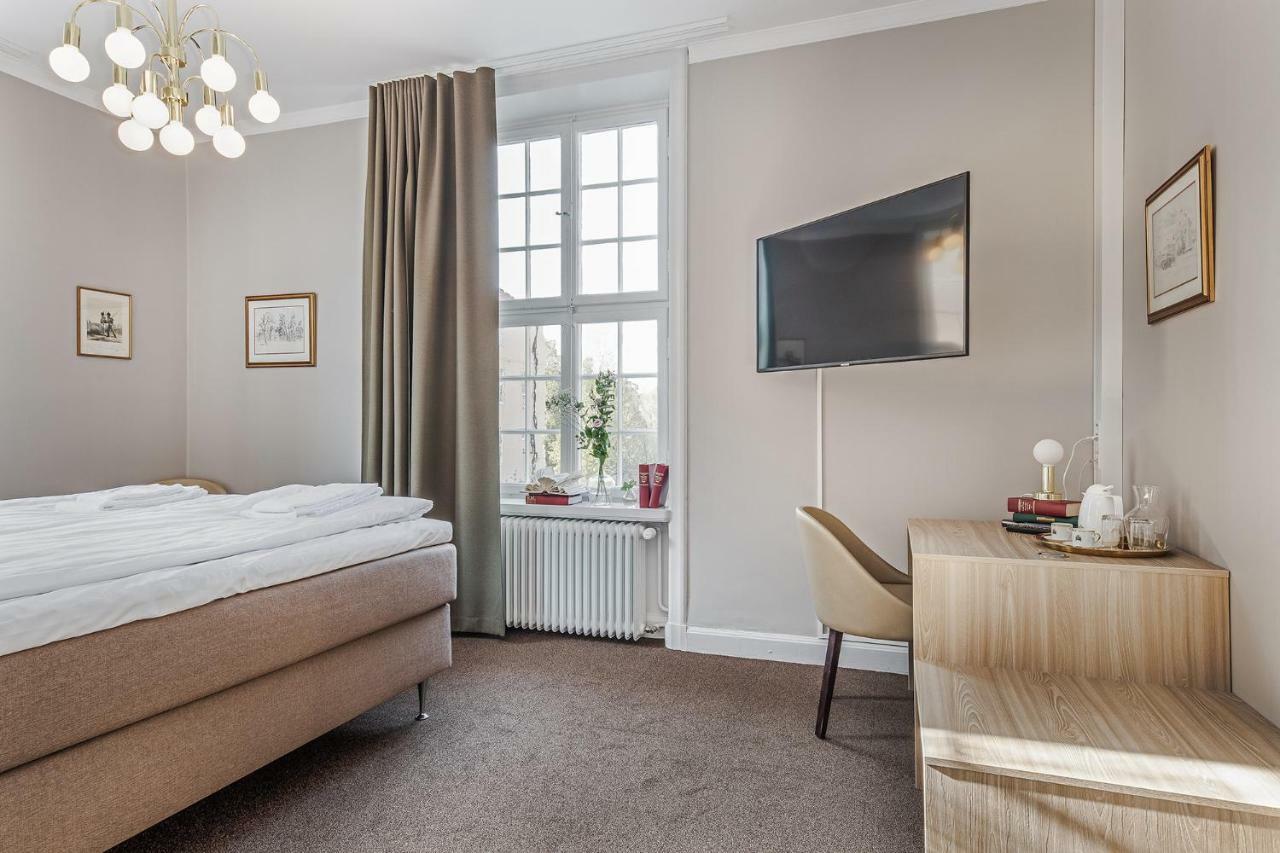 Livgrenadjaermaessen Hotell-Fest-Konferens リンシェーピング エクステリア 写真