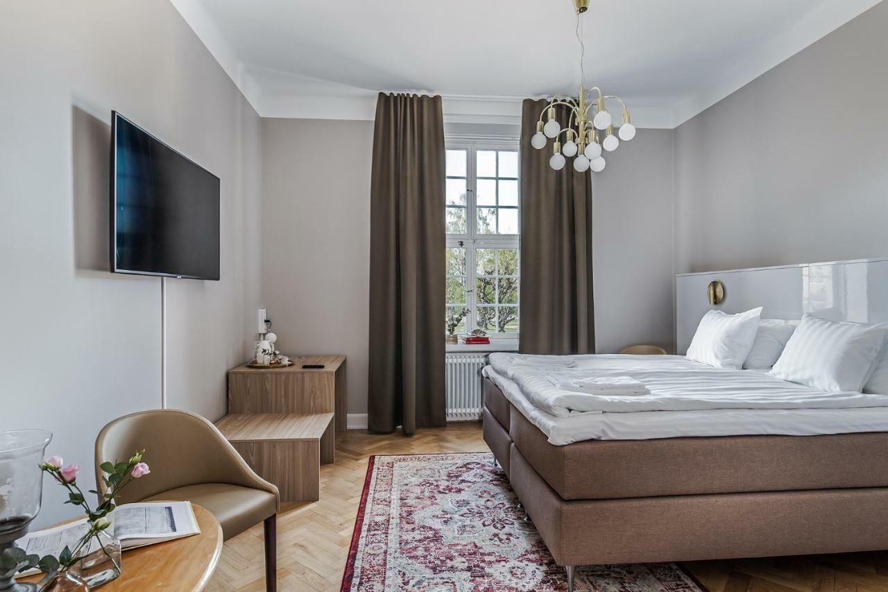 Livgrenadjaermaessen Hotell-Fest-Konferens リンシェーピング エクステリア 写真