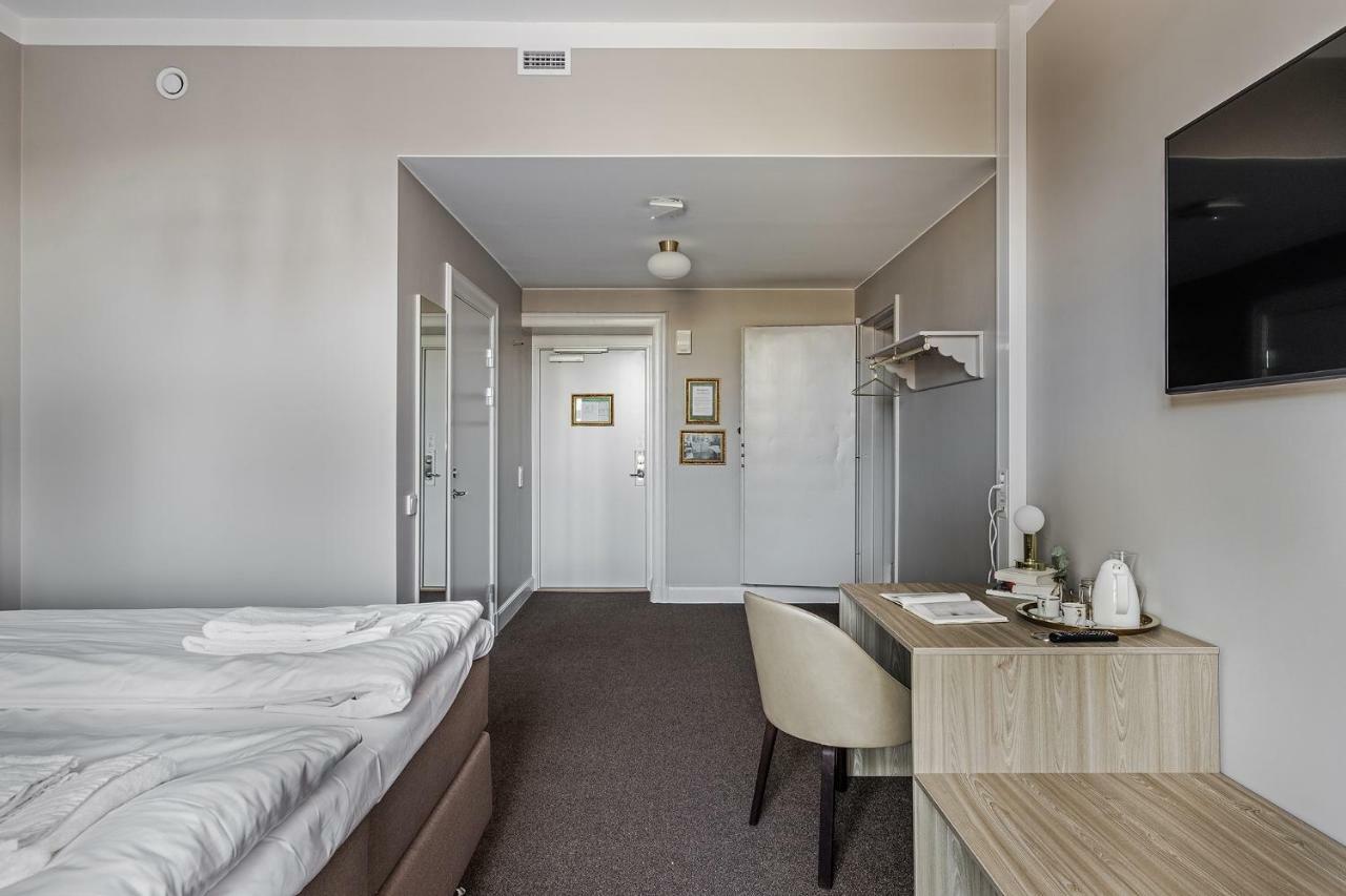 Livgrenadjaermaessen Hotell-Fest-Konferens リンシェーピング エクステリア 写真