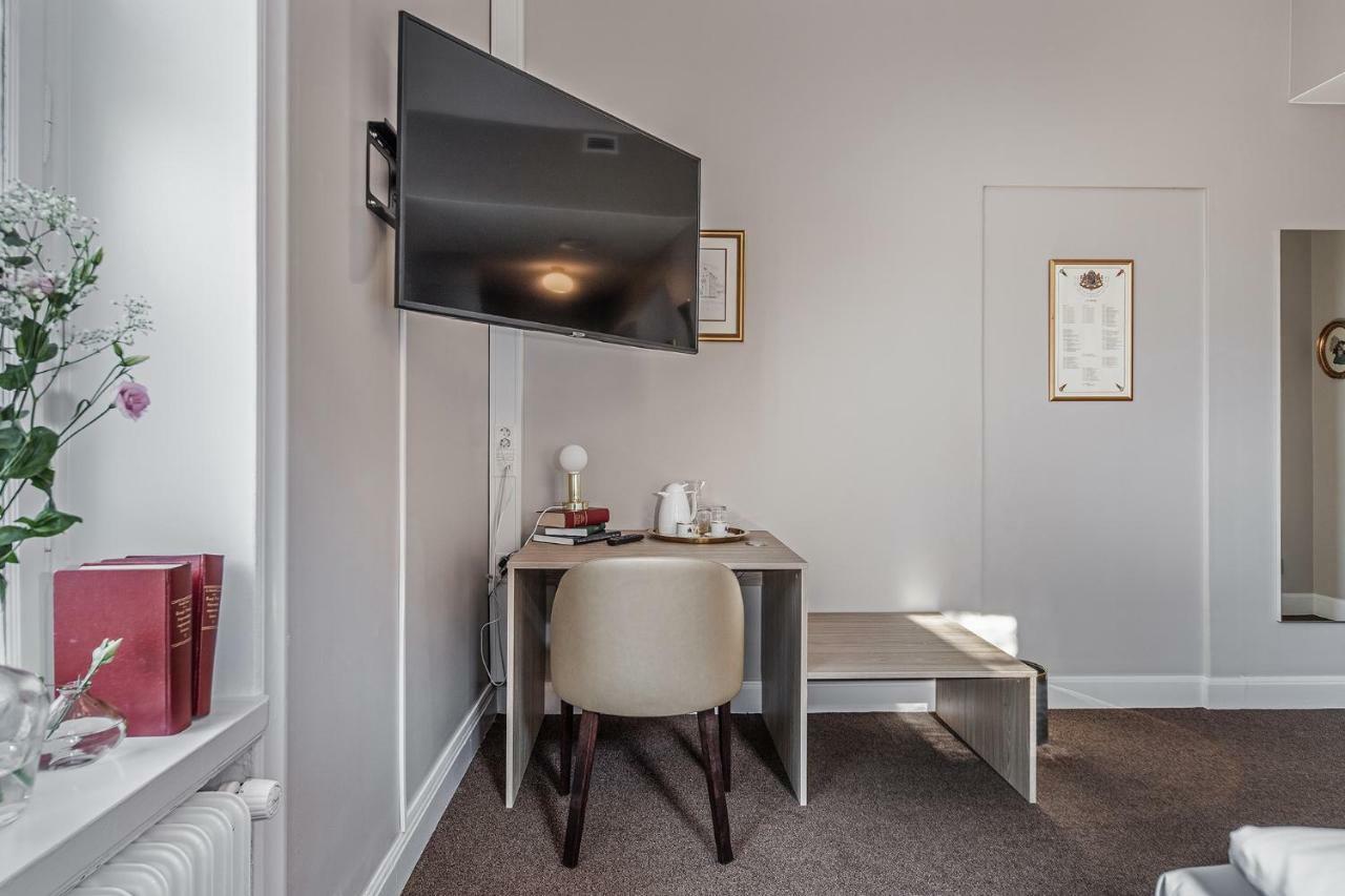 Livgrenadjaermaessen Hotell-Fest-Konferens リンシェーピング エクステリア 写真