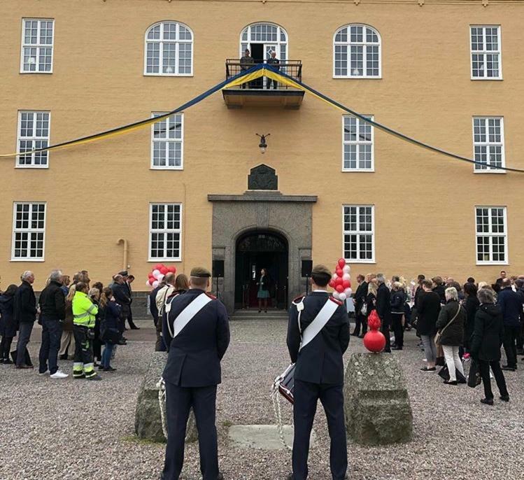 Livgrenadjaermaessen Hotell-Fest-Konferens リンシェーピング エクステリア 写真