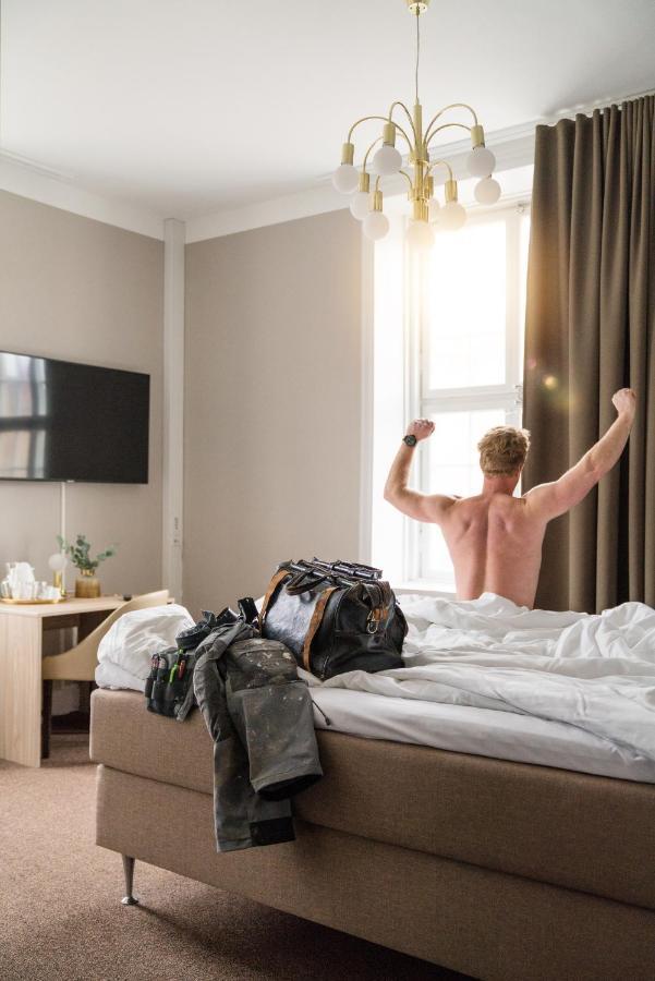 Livgrenadjaermaessen Hotell-Fest-Konferens リンシェーピング エクステリア 写真