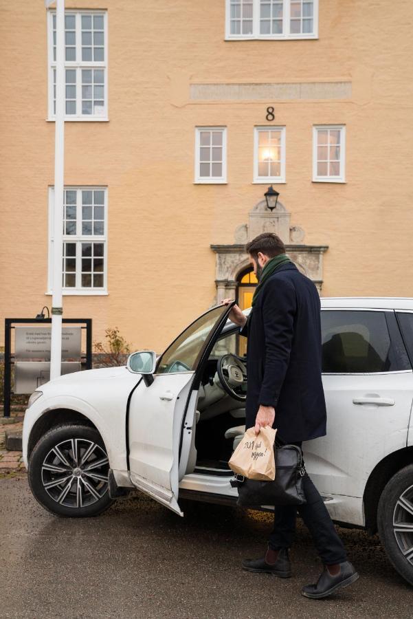 Livgrenadjaermaessen Hotell-Fest-Konferens リンシェーピング エクステリア 写真
